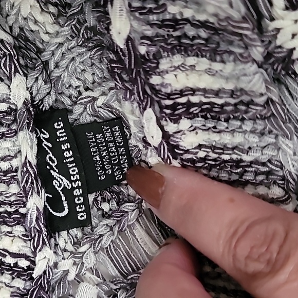 Poncho - Picture 3 of 3